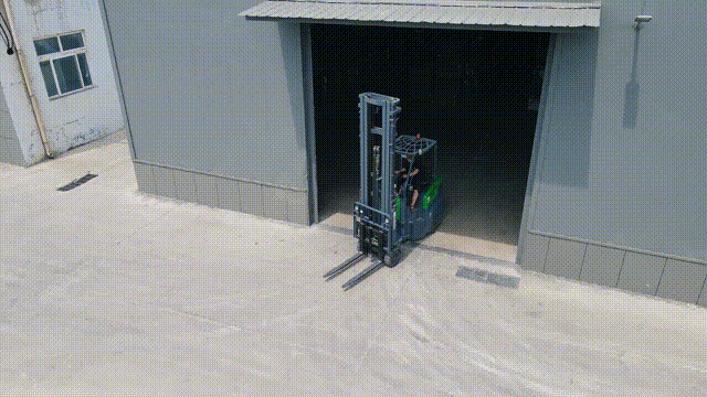 MIMA鉸接式叉車室內(nèi)外搬運(yùn).gif